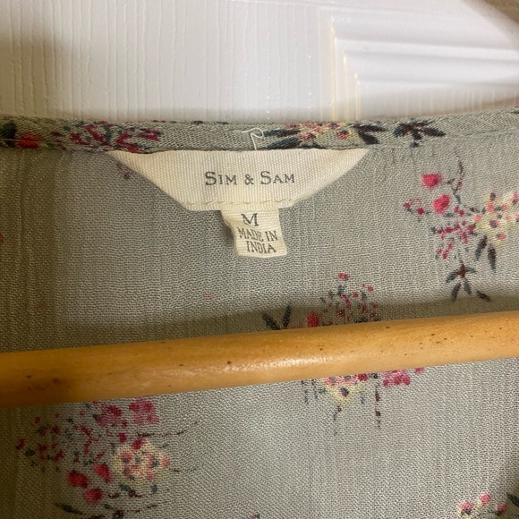 Floral Babydoll Fit Long Sleeve Button Blouse V Neck Hi-Low Medium - Picture 9 of 10